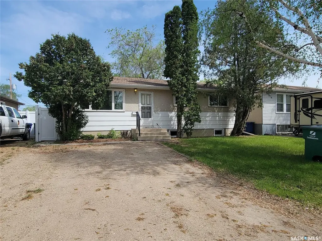 1621 Greig Avenue Saskatoon SK S7N 2K1