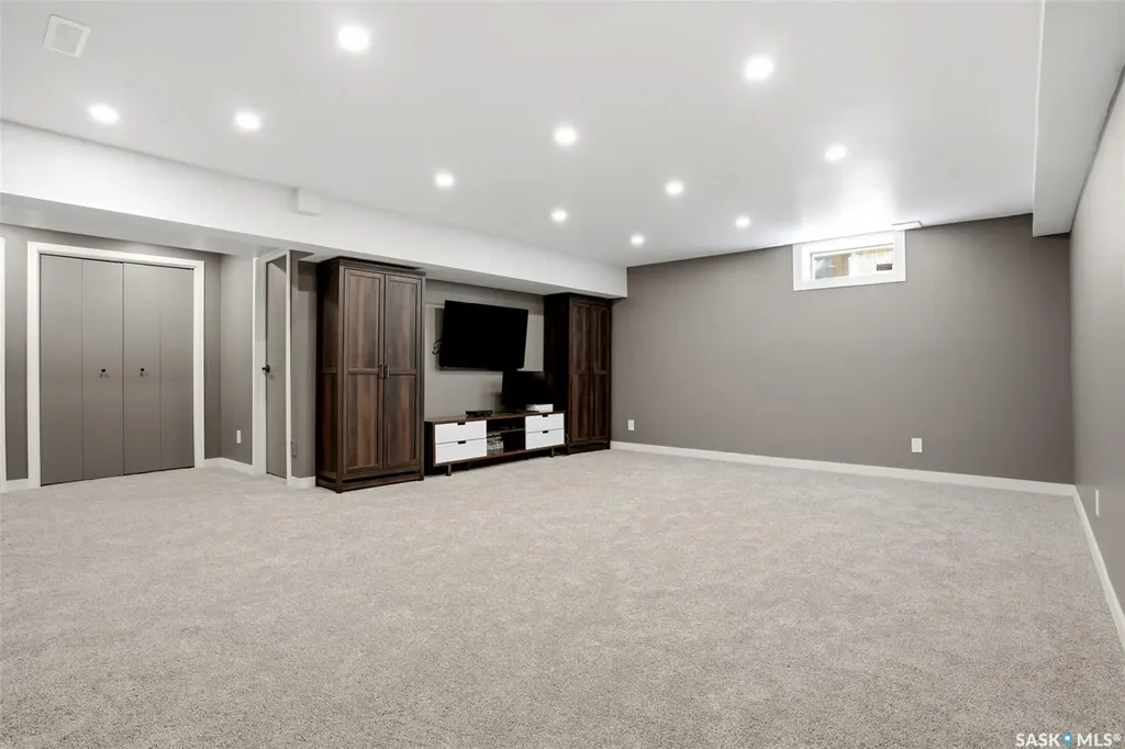 10 Louise Crescent Regina SK S4X 2E2