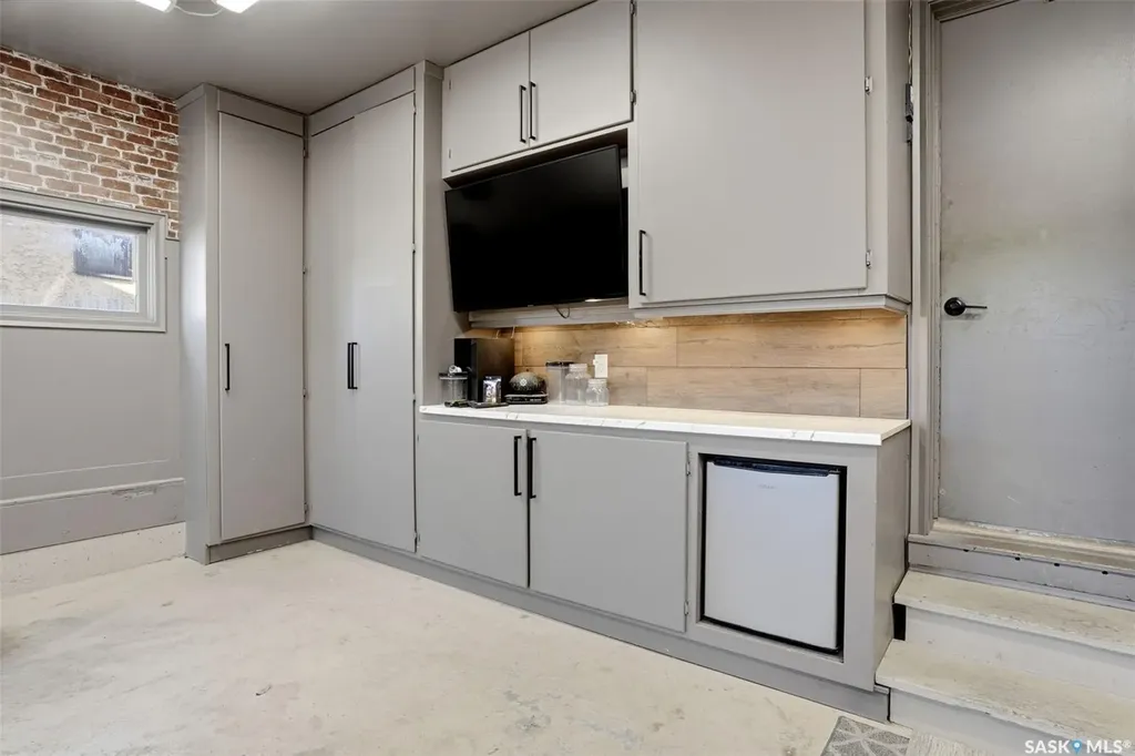 10 Louise Crescent Regina SK S4X 2E2