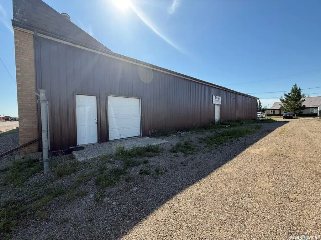 122 Railway Avenue Eston SK S0L 1A0