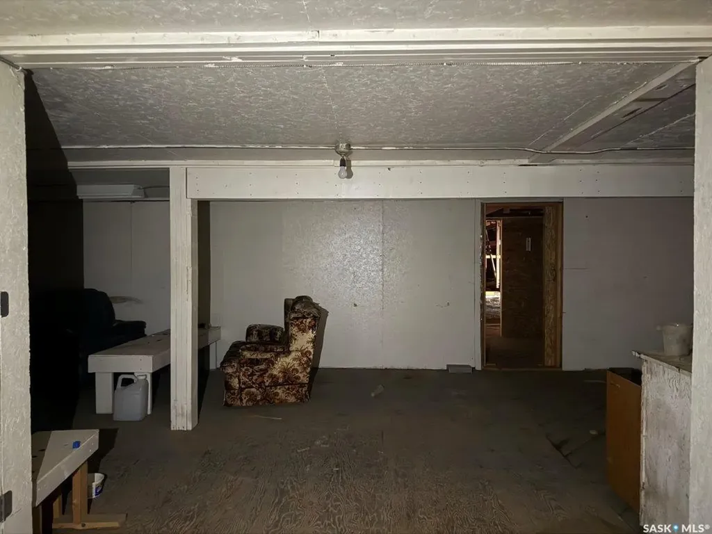 122 Railway Avenue Eston SK S0L 1A0