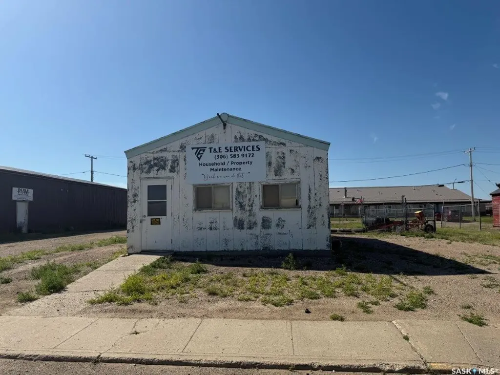 122 Railway Avenue Eston SK S0L 1A0