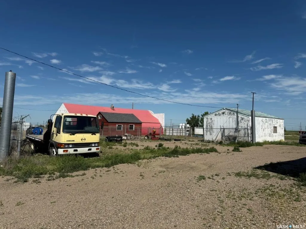 122 Railway Avenue Eston SK S0L 1A0