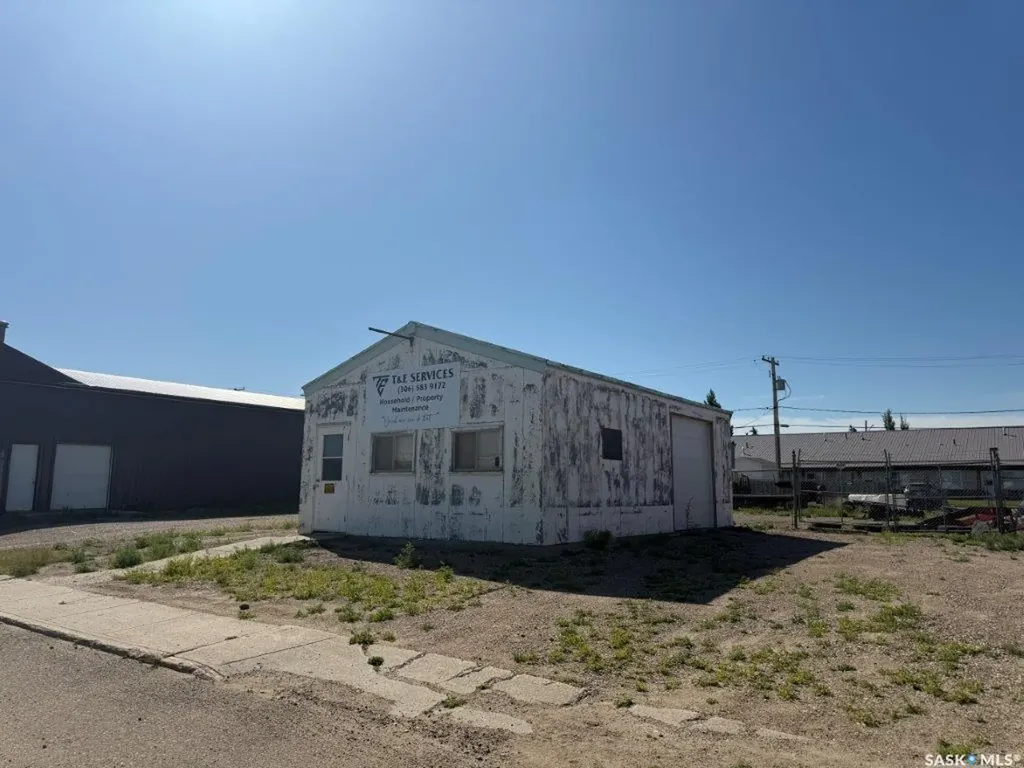 122 Railway Avenue Eston SK S0L 1A0