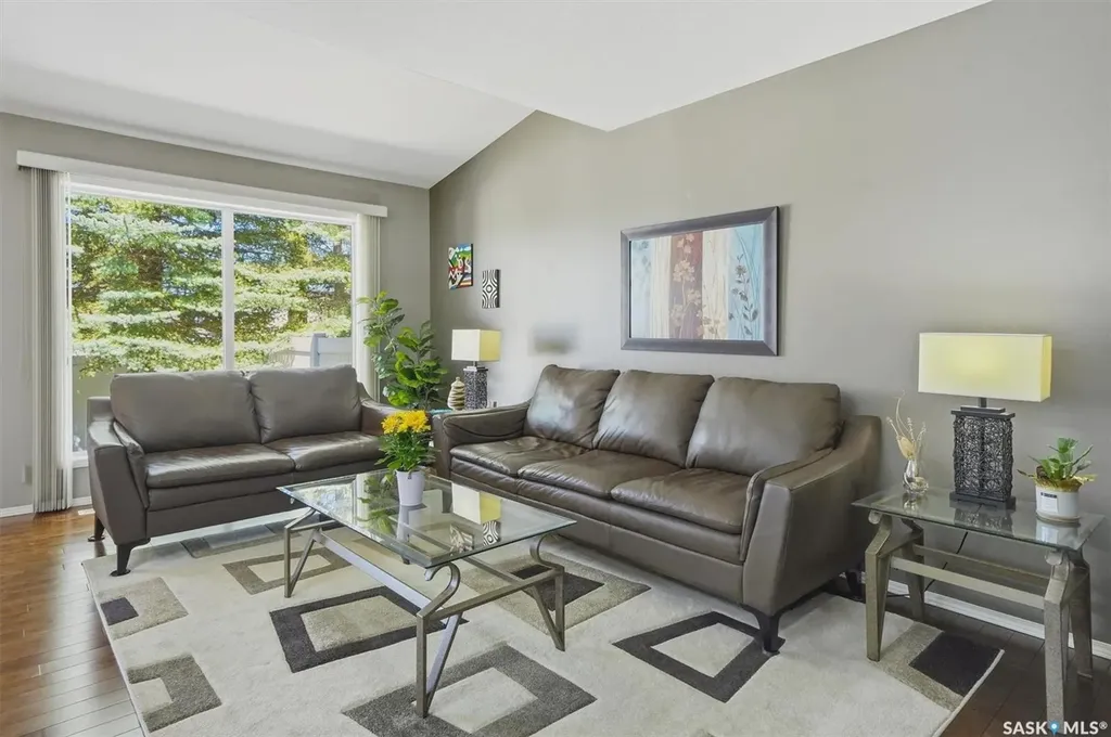 615 Mcwillie Avenue Saskatoon SK S7S 1J4