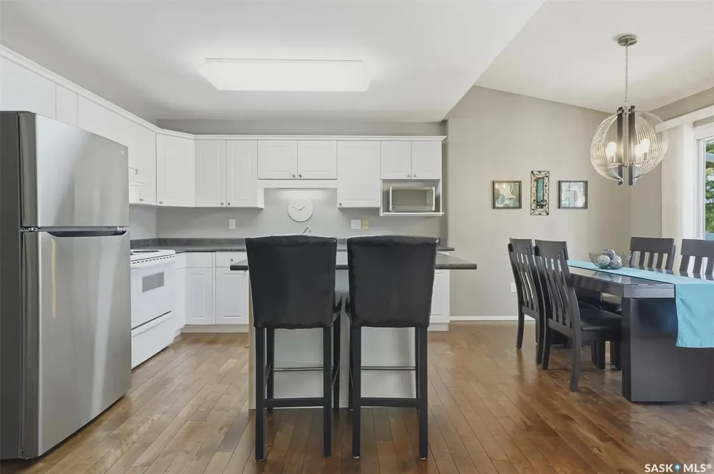 615 Mcwillie Avenue Saskatoon SK S7S 1J4