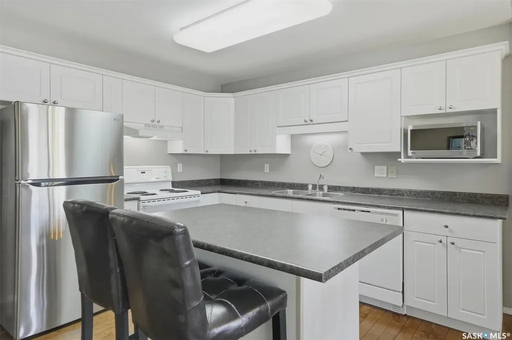 615 Mcwillie Avenue Saskatoon SK S7S 1J4