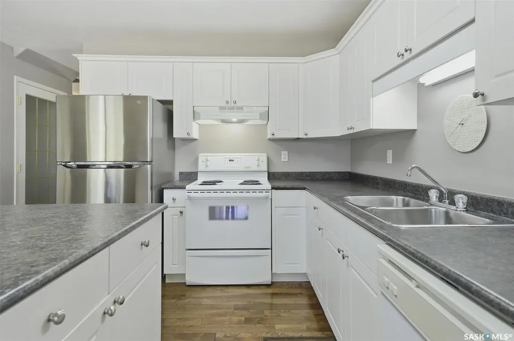615 Mcwillie Avenue Saskatoon SK S7S 1J4