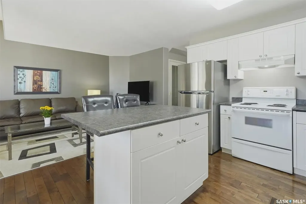 615 Mcwillie Avenue Saskatoon SK S7S 1J4