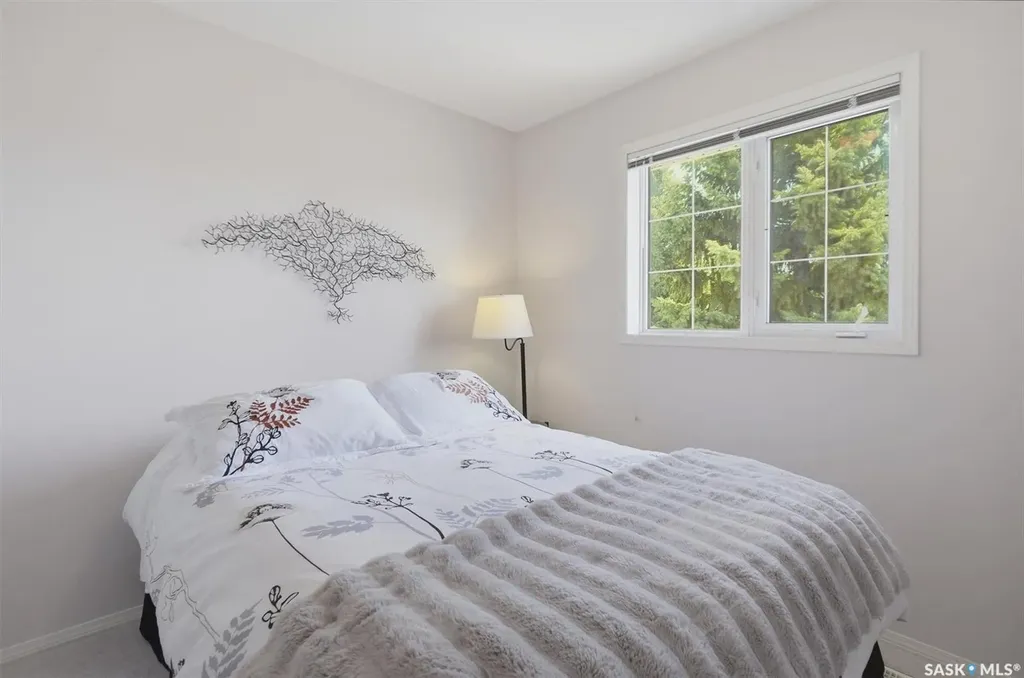 615 Mcwillie Avenue Saskatoon SK S7S 1J4