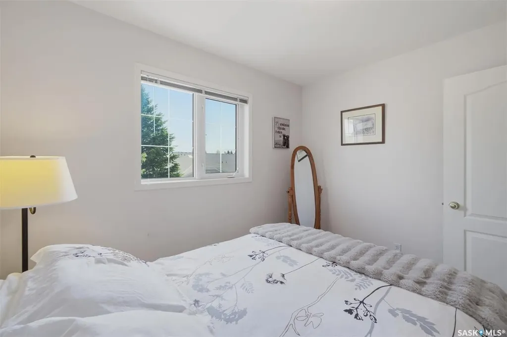 615 Mcwillie Avenue Saskatoon SK S7S 1J4