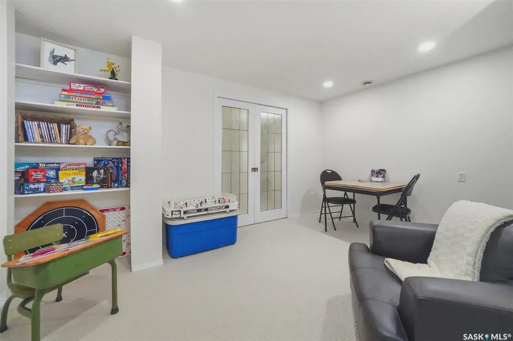 615 Mcwillie Avenue Saskatoon SK S7S 1J4
