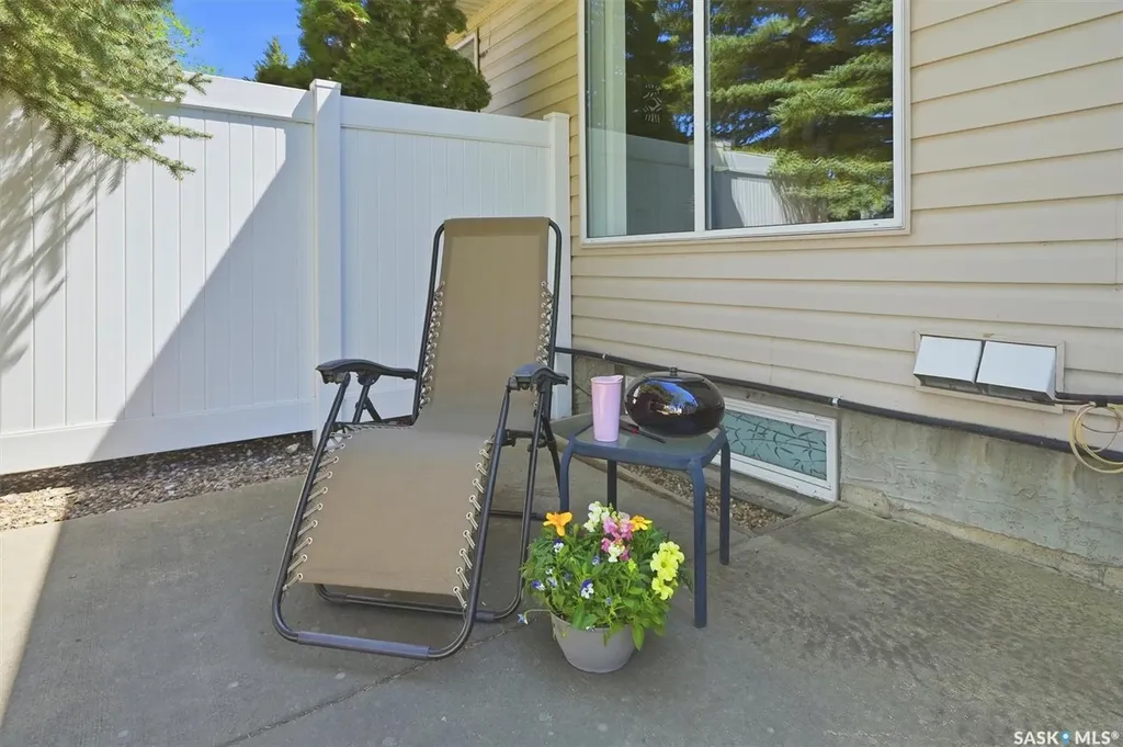 615 Mcwillie Avenue Saskatoon SK S7S 1J4