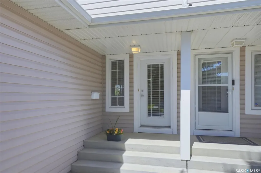 615 Mcwillie Avenue Saskatoon SK S7S 1J4