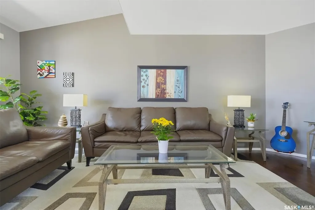 615 Mcwillie Avenue Saskatoon SK S7S 1J4