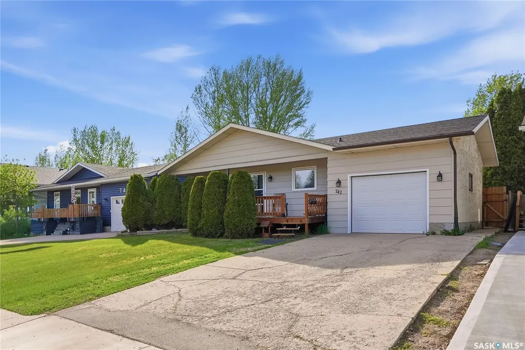 742 Mccormack Road Saskatoon SK S7M 4Z9
