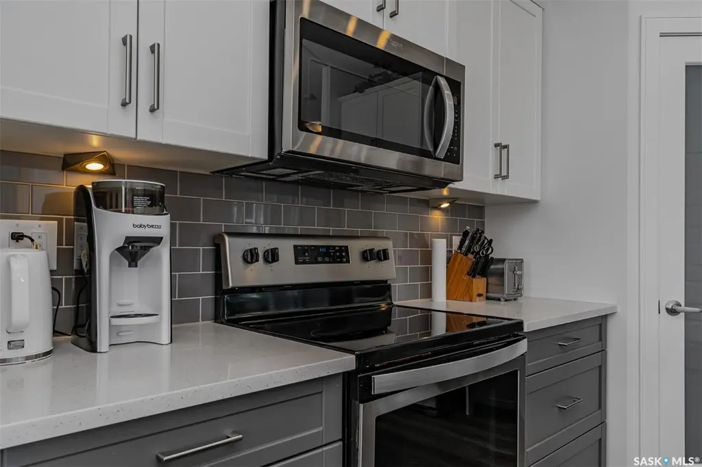335 Hassard Close Saskatoon SK S7L 4Y7