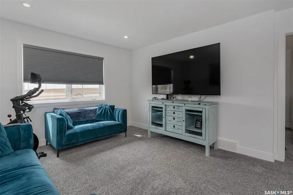 335 Hassard Close Saskatoon SK S7L 4Y7