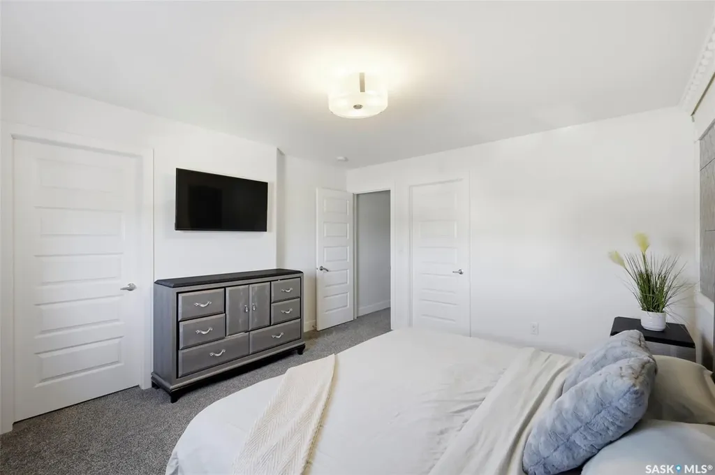 335 Hassard Close Saskatoon SK S7L 4Y7