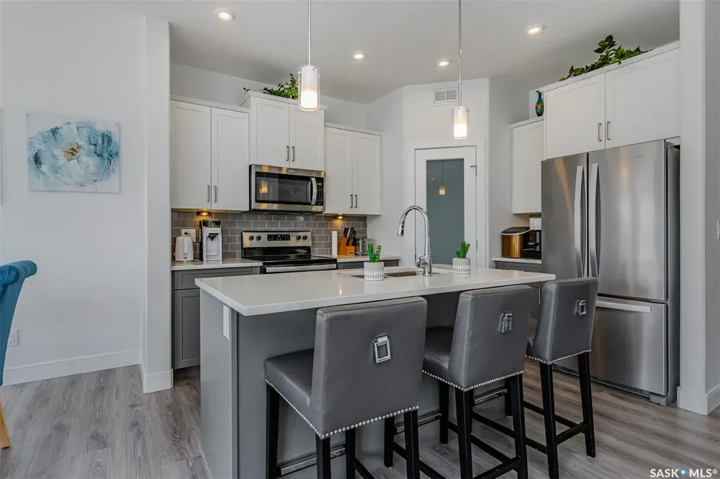 335 Hassard Close Saskatoon SK S7L 4Y7