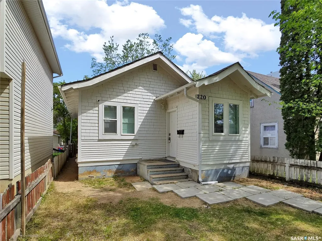 220 N Avenue S Saskatoon SK S7M 2N1