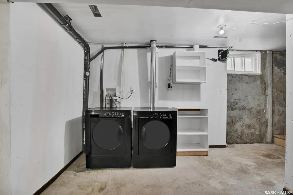 220 N Avenue S Saskatoon SK S7M 2N1
