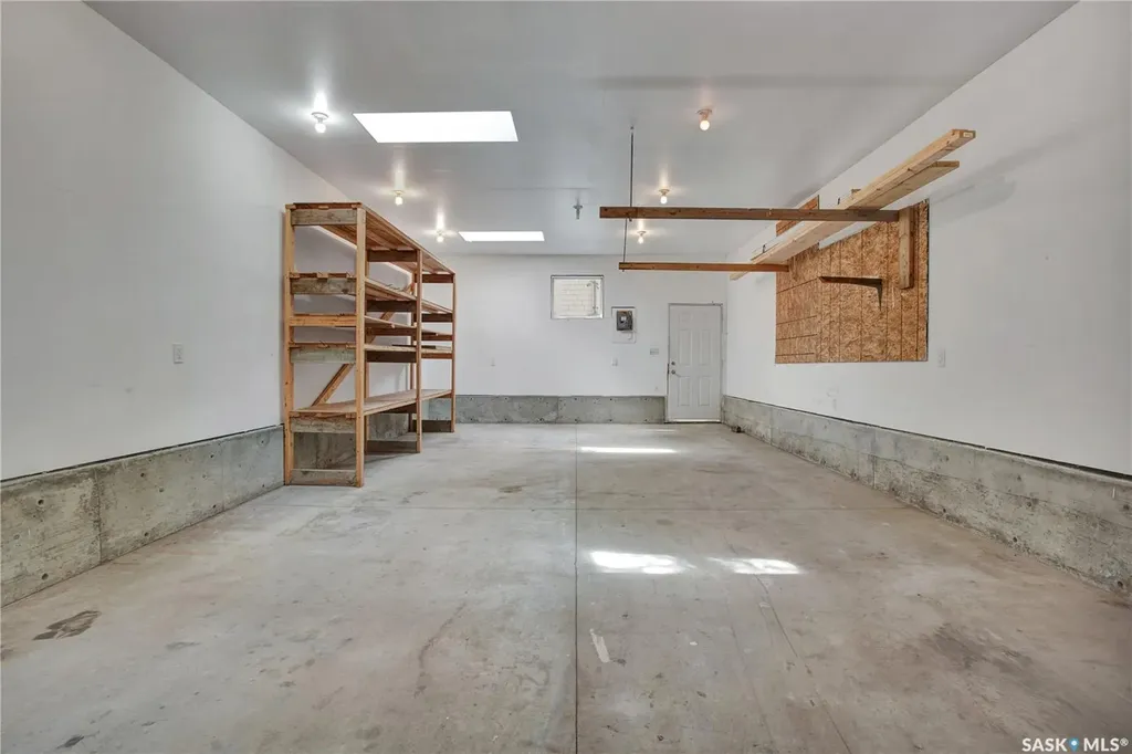 220 N Avenue S Saskatoon SK S7M 2N1
