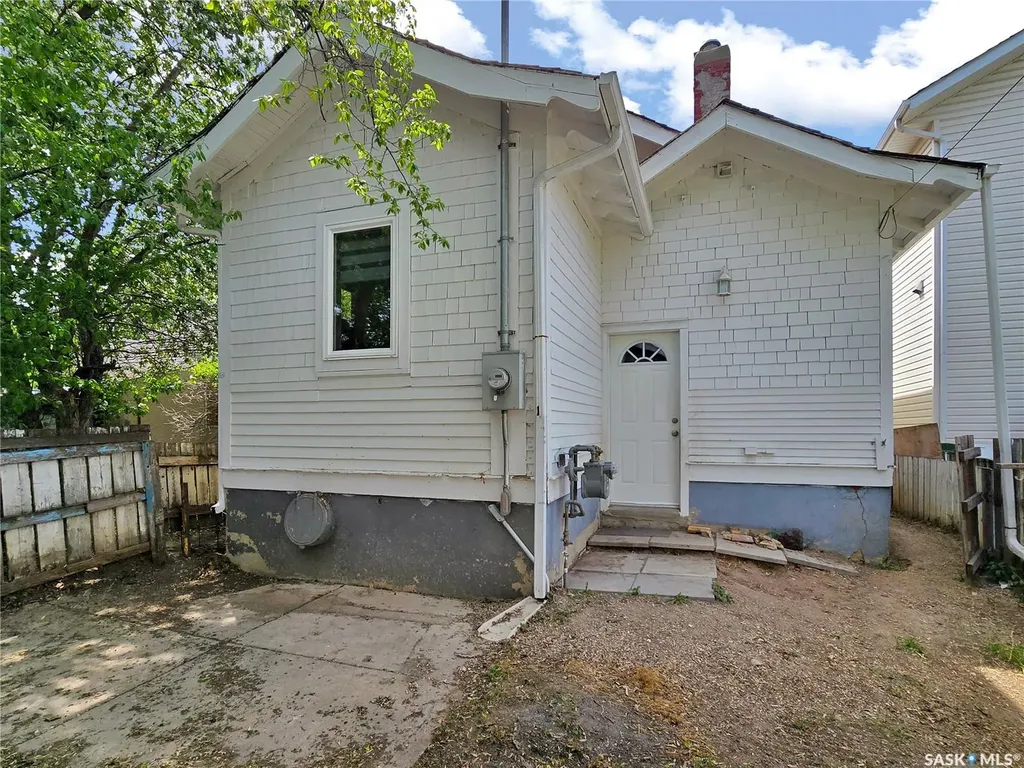 220 N Avenue S Saskatoon SK S7M 2N1