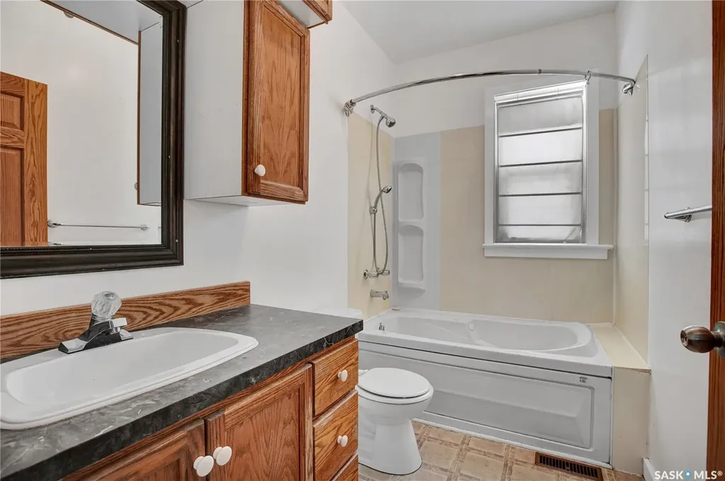 220 N Avenue S Saskatoon SK S7M 2N1