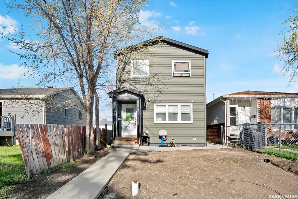 753 Rae Street Regina SK S4T 2B1