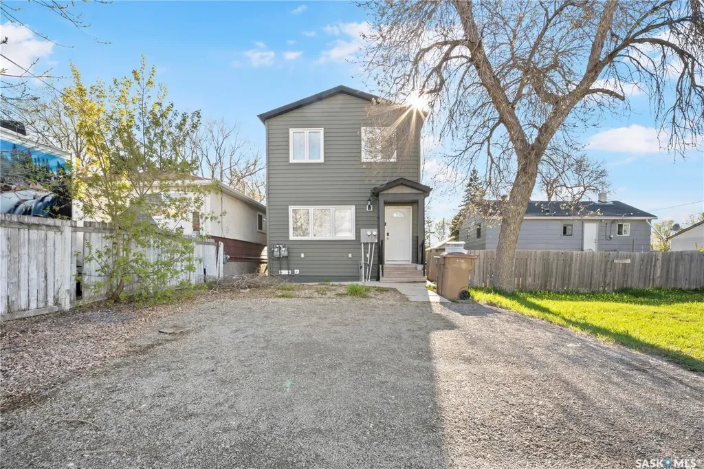 753 Rae Street Regina SK S4T 2B1