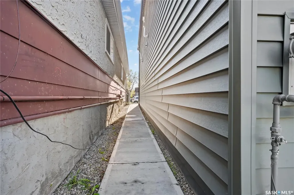 753 Rae Street Regina SK S4T 2B1
