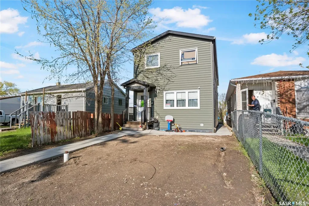 753 Rae Street Regina SK S4T 2B1