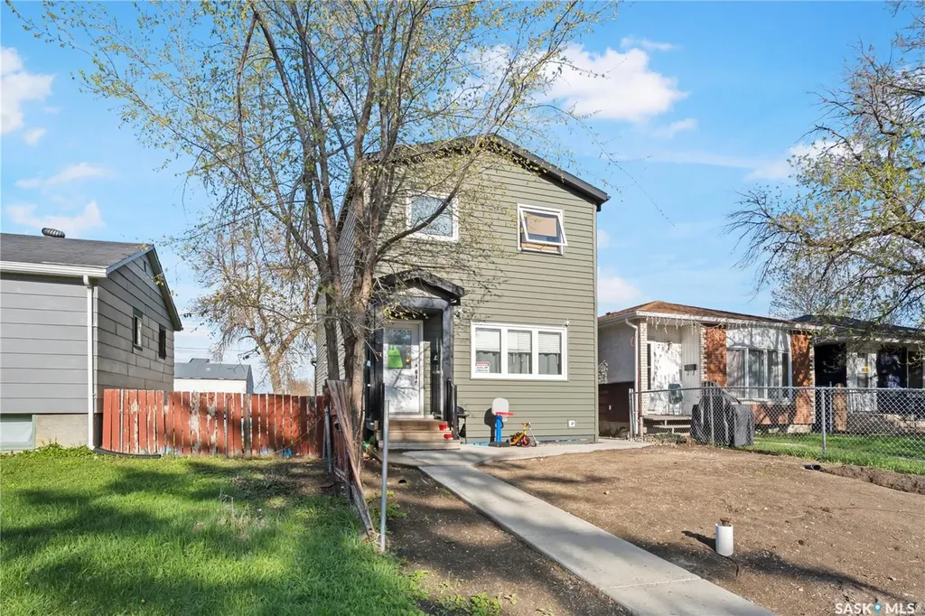 753 Rae Street Regina SK S4T 2B1