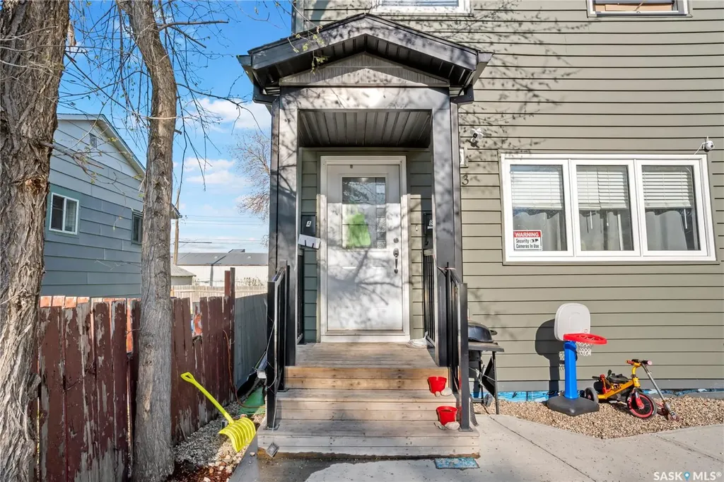 753 Rae Street Regina SK S4T 2B1