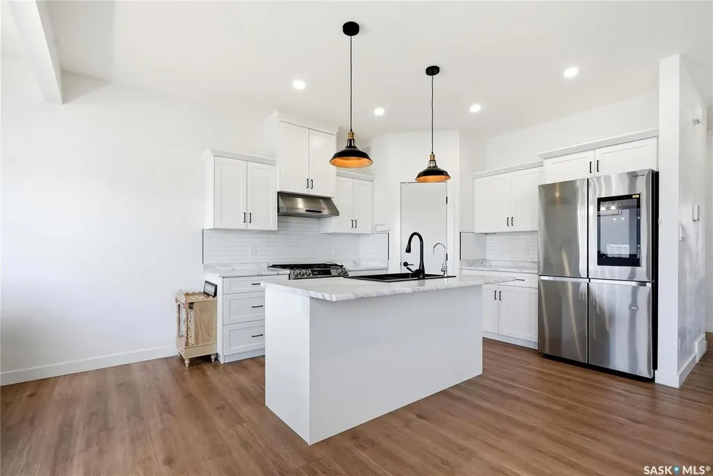 812 1st Avenue N Martensville SK S0K 2T2
