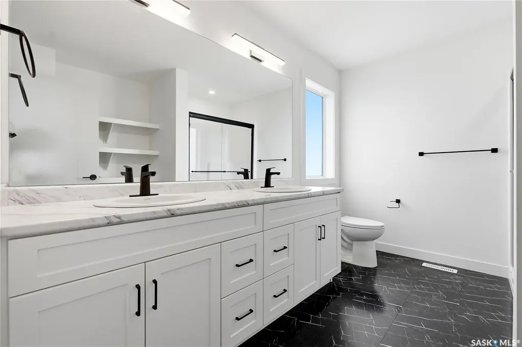 812 1st Avenue N Martensville SK S0K 2T2
