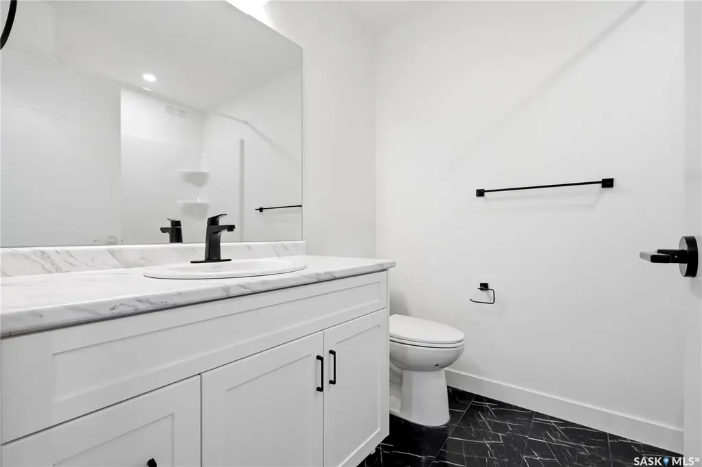 812 1st Avenue N Martensville SK S0K 2T2