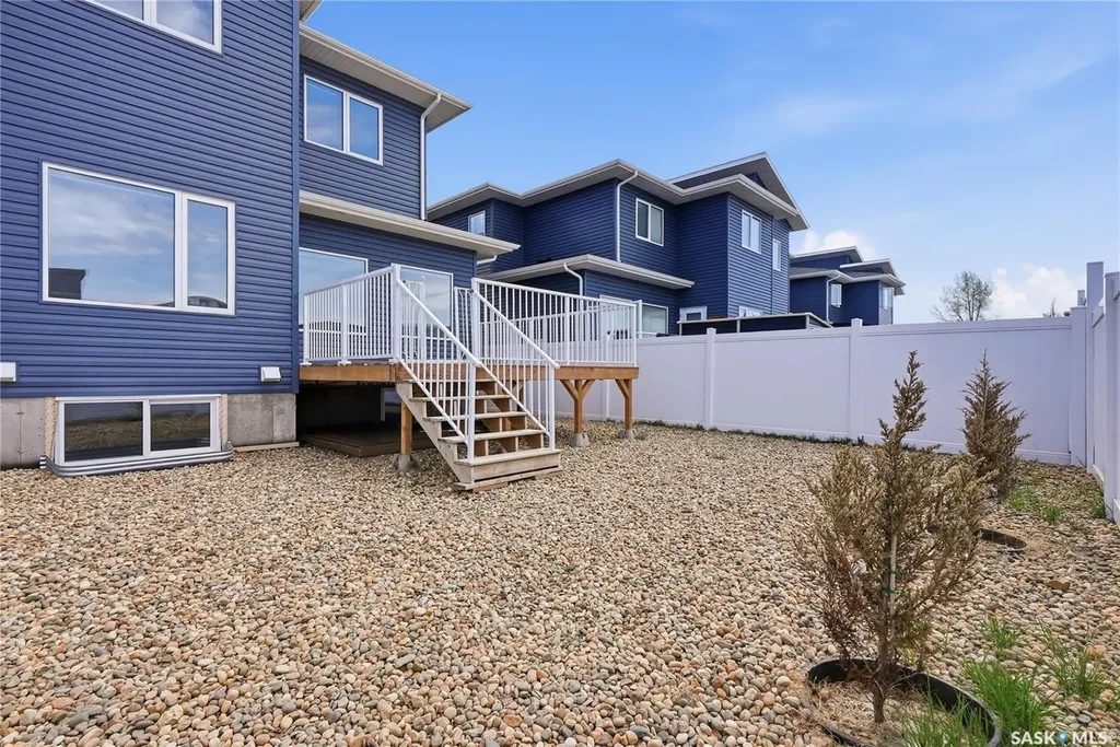 812 1st Avenue N Martensville SK S0K 2T2
