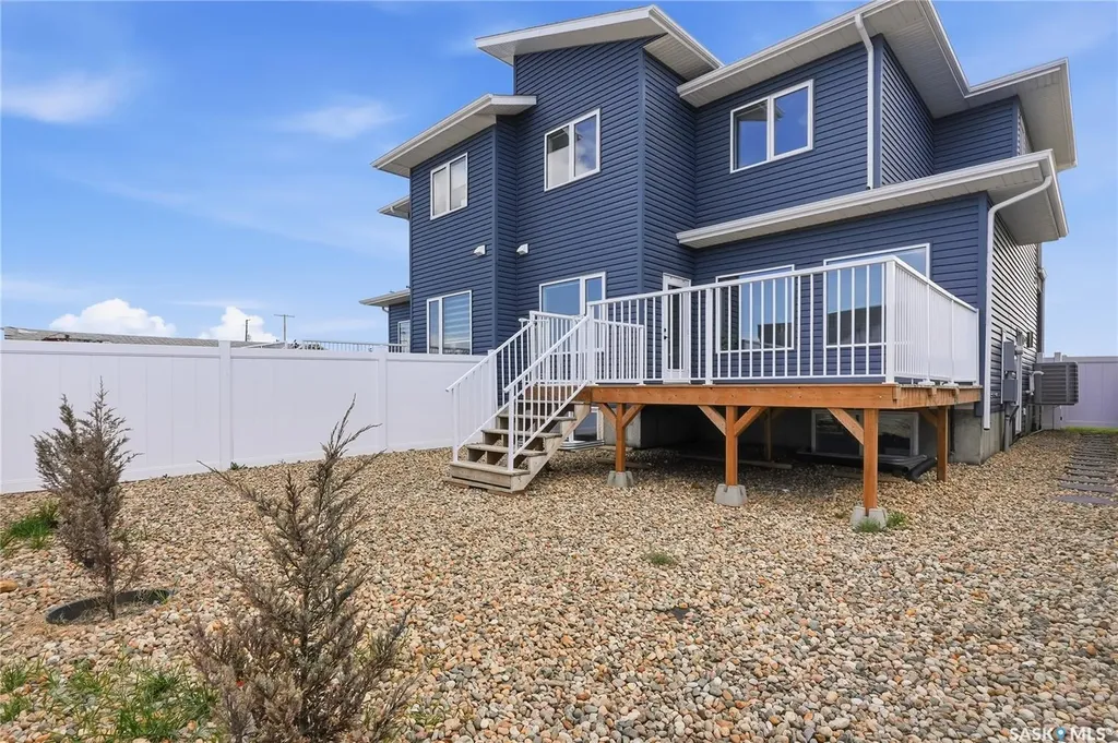 812 1st Avenue N Martensville SK S0K 2T2