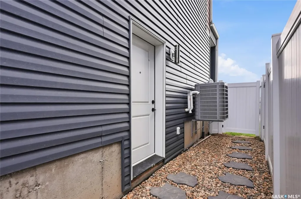 812 1st Avenue N Martensville SK S0K 2T2