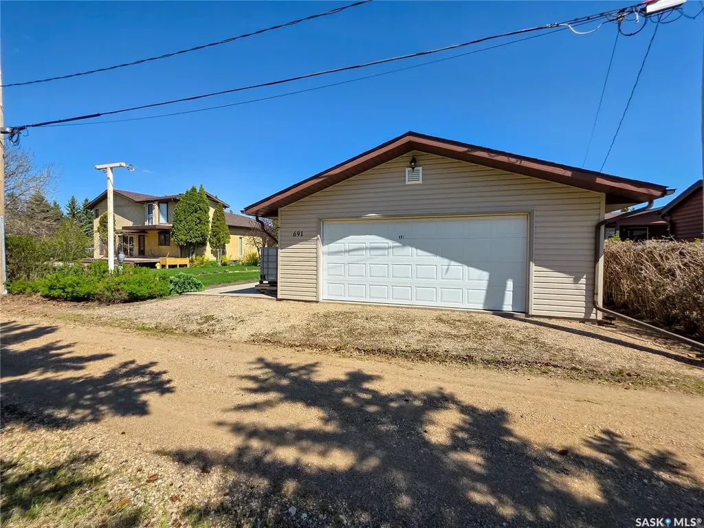691 10th Avenue W Melville SK S0A 2P0