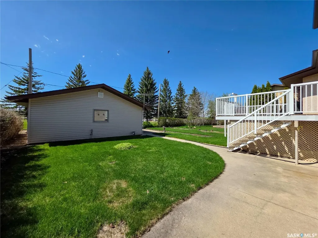 691 10th Avenue W Melville SK S0A 2P0