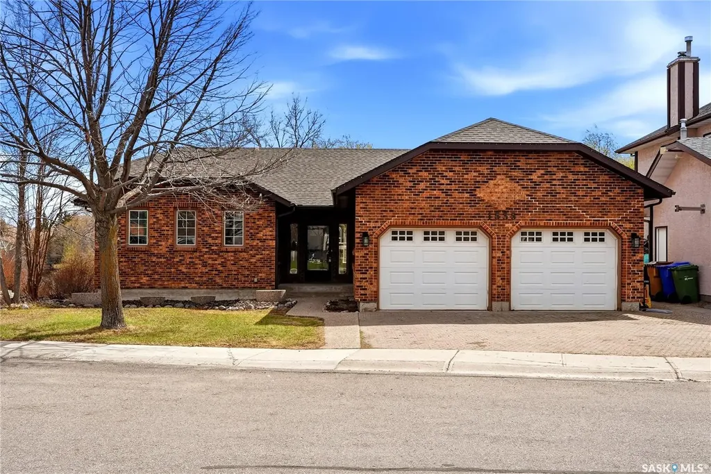 1535 Lee Grayson Crescent N Regina SK S4X 3Z9