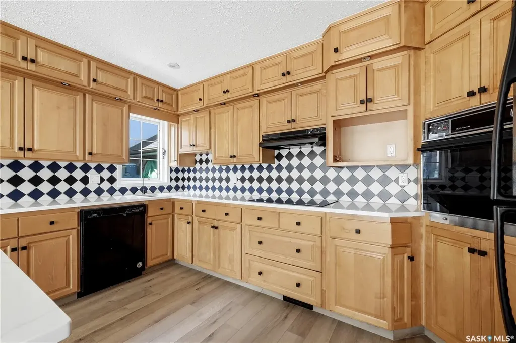 1535 Lee Grayson Crescent N Regina SK S4X 3Z9