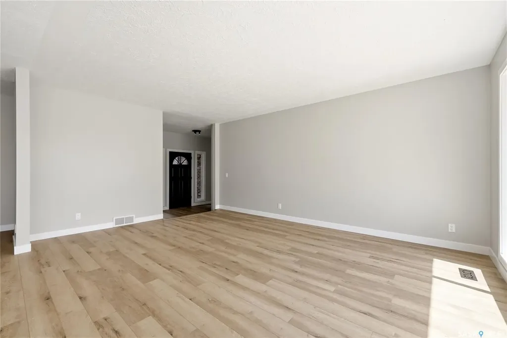 1535 Lee Grayson Crescent N Regina SK S4X 3Z9