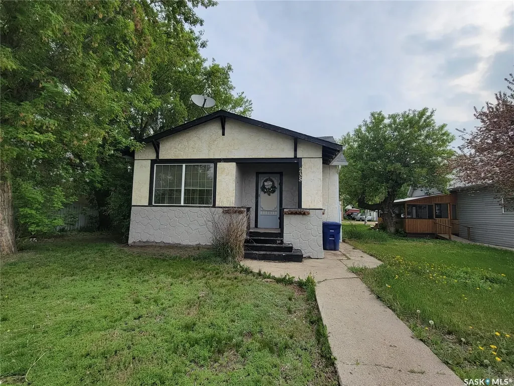 235 2nd Avenue E Unity SK S0K 4L0