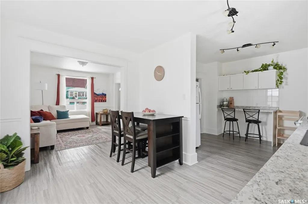 236 I Avenue N Saskatoon SK S7L 0G4