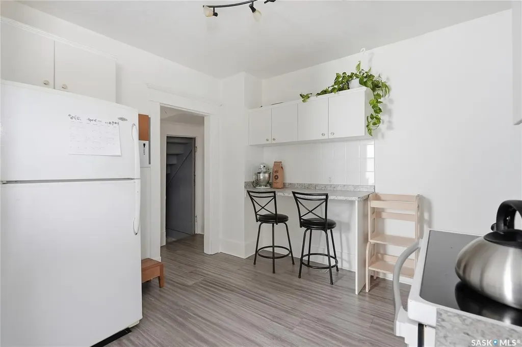 236 I Avenue N Saskatoon SK S7L 0G4