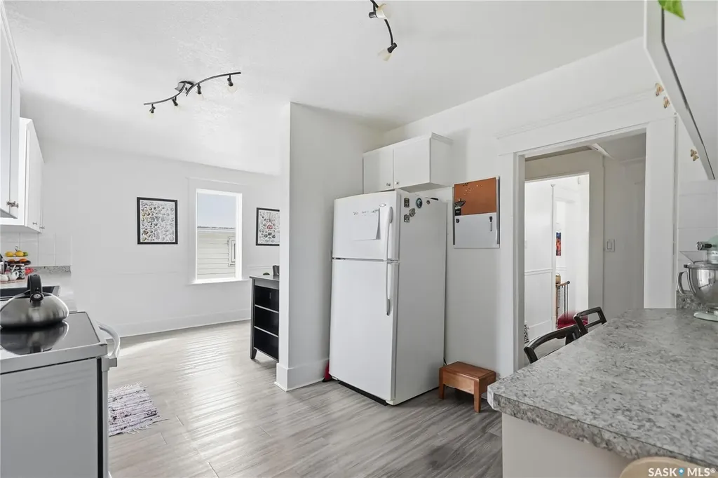 236 I Avenue N Saskatoon SK S7L 0G4